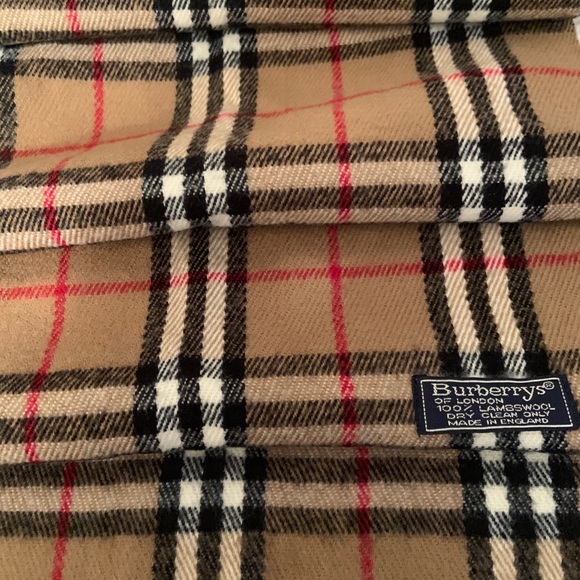 SOLD - 💯 Authentic Burberry Lambswool scarf - Picture 6 of 10